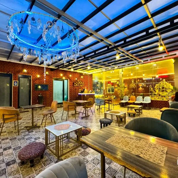 Wraveler Inn by Wraveler Hostels，位于瑞诗凯诗的酒店