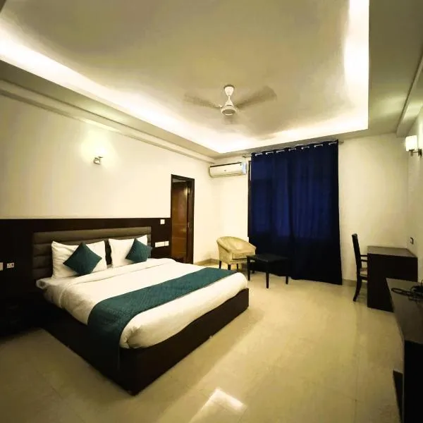 Tavisha Villa Film City Road Dadri Road，位于诺伊达的酒店