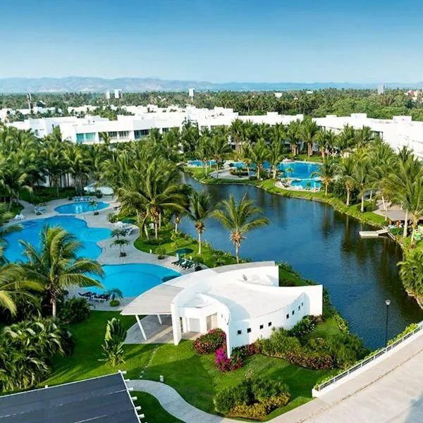 Departamento Mayan Lakes T9 - Albercas, club de playa, tenis, pádel y más，位于阿卡普尔科的酒店