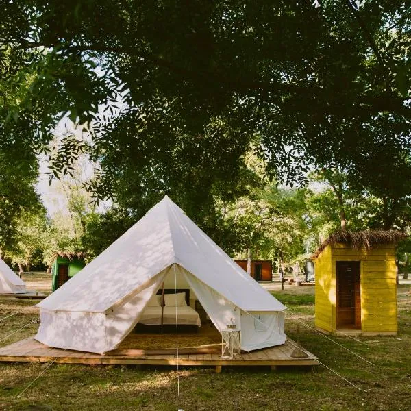 Glamping Neptun，位于乌尔齐尼的酒店