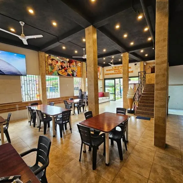 Casa de Perú Iquitos- Hotel & Restaurant，位于伊基托斯的酒店