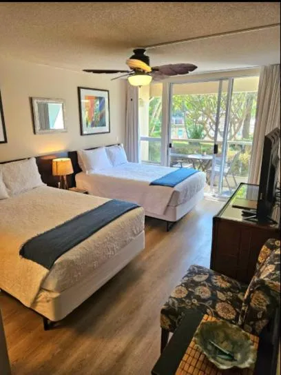 Resort Retreat Studio-Walk to Beach, Shops, Dining with AC, WIFI，位于维雷亚的酒店