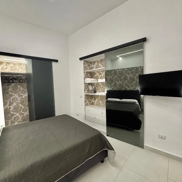 Lindas Room，位于波佐利的酒店