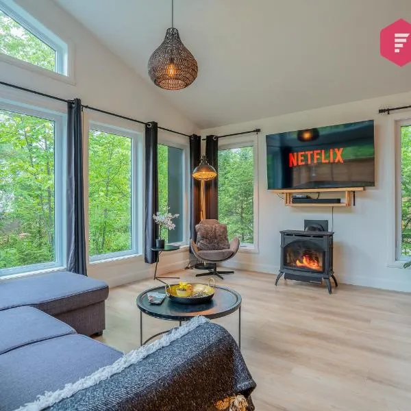 Le Grand Pic de Portneuf - 65" TV, Sonos, SPA, Pool, Fireplace, Billiards，位于Pont-Rouge的酒店