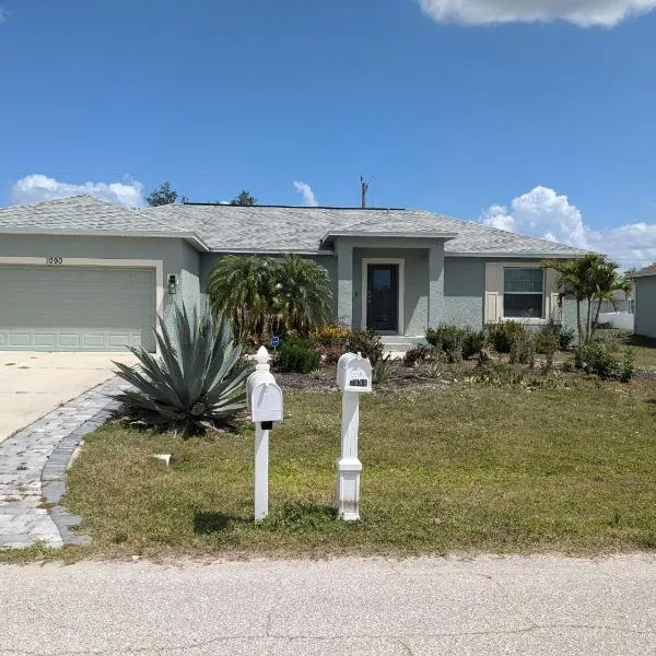 Home in Englewood，位于恩格尔伍德的酒店