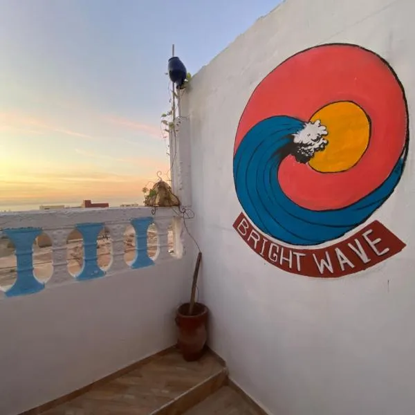 Bright Wave Surfhouse，位于塔姆拉赫特乌兹达尔的酒店