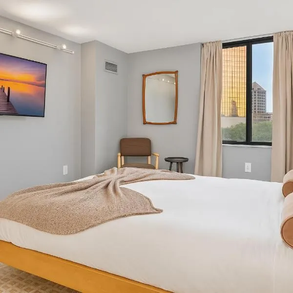 Modern and Harford Center 1-BR Near XLCenter and ConventionCenter，位于哈特福德的酒店