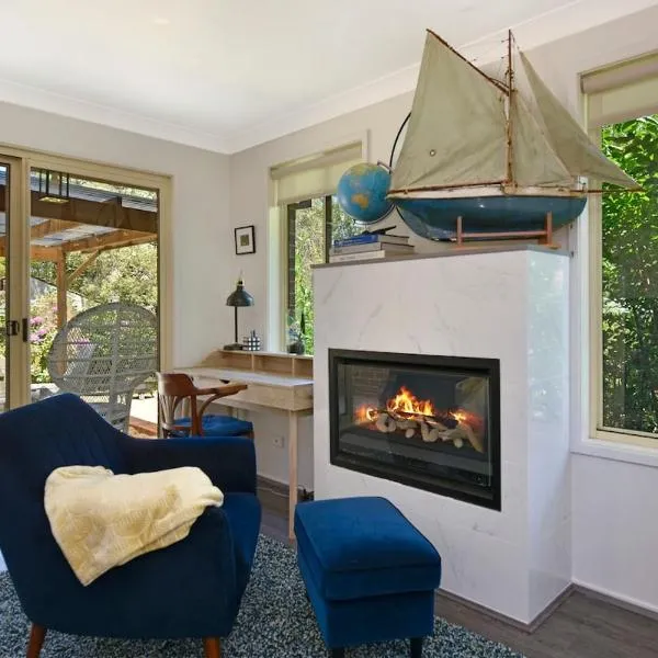 4BR 2BA Cozy Blackheath Cottage with Firepit & Pool Table，位于黑荒地的酒店