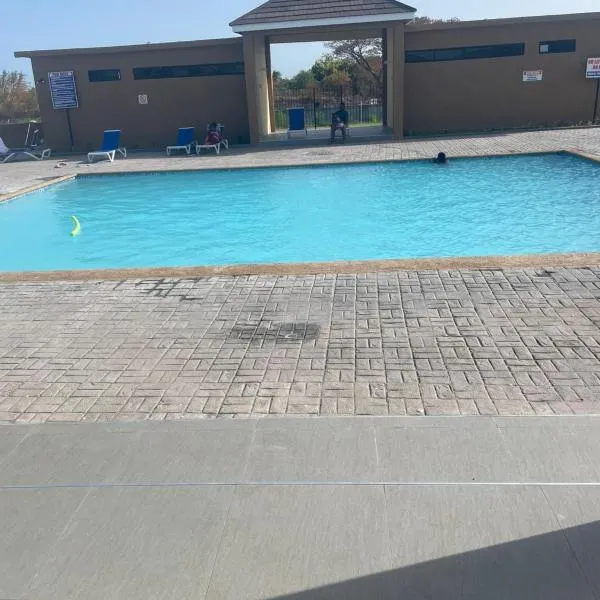 Charming refuge at Colbeck Manor，位于Old Harbour的酒店