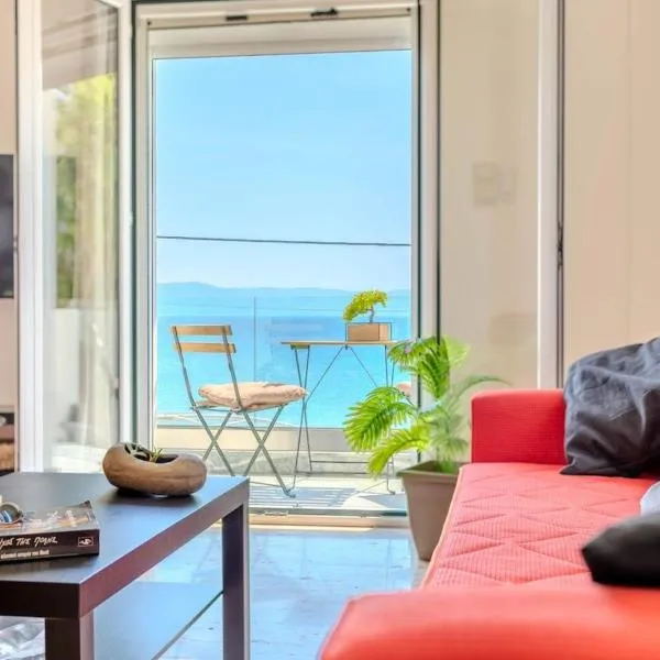 Helen's Seaview，位于阿利韦里翁的酒店