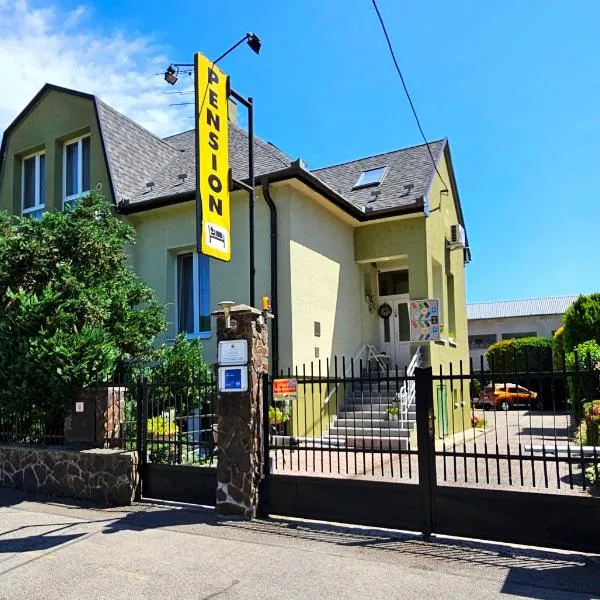 提博利亚旅馆，位于特伦钦的酒店