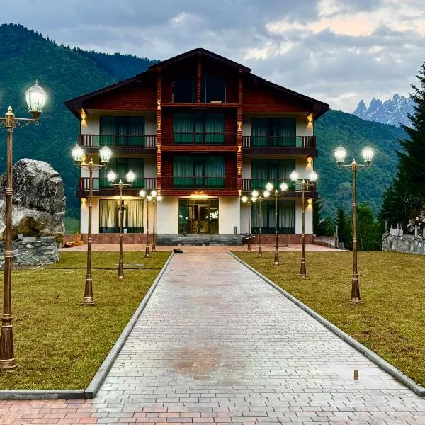 Kakhri Resort，位于梅斯蒂亚的酒店