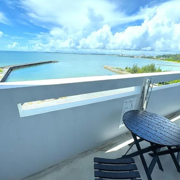 Crest Blue 402-オーシャンフロント! 新築マンション!，位于金武的酒店