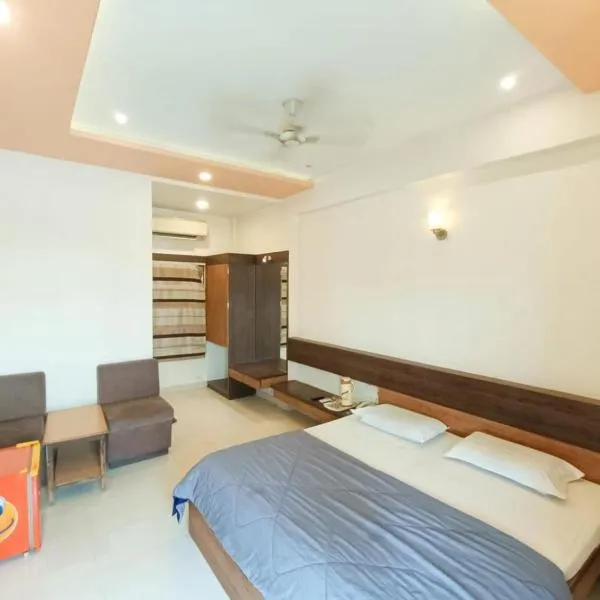 Hotel Mahendra，位于Jālgaon的酒店