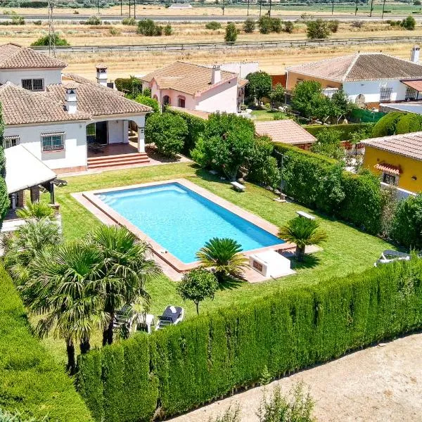 Villa B & G Pool Relax Gardens，位于Bobadilla的酒店