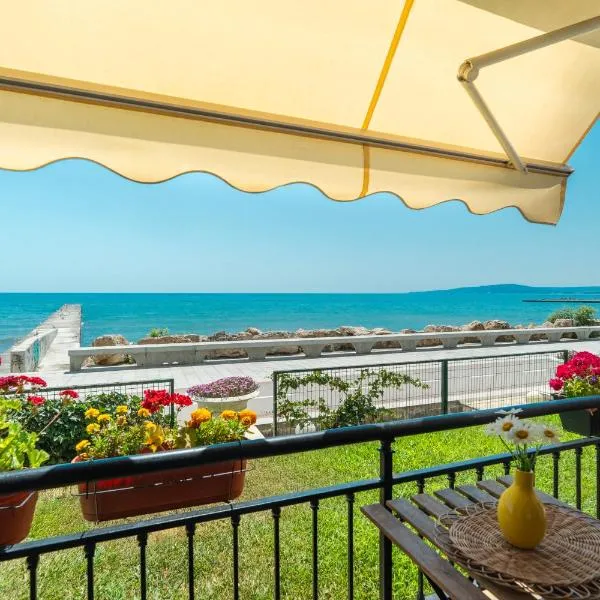 Apartments Poemia- sea view, Free Parking, complex Carpe Diem，位于巴尔奇克的酒店