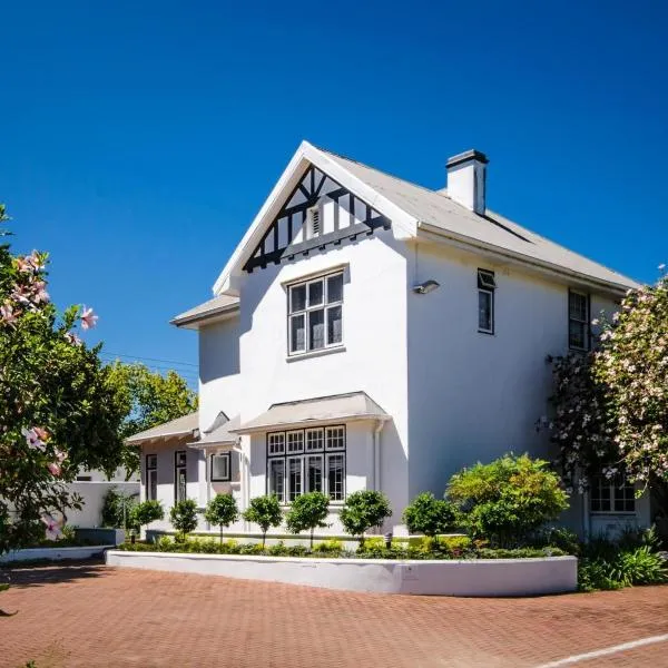 Whispering Oaks Guest House，位于乔治的酒店