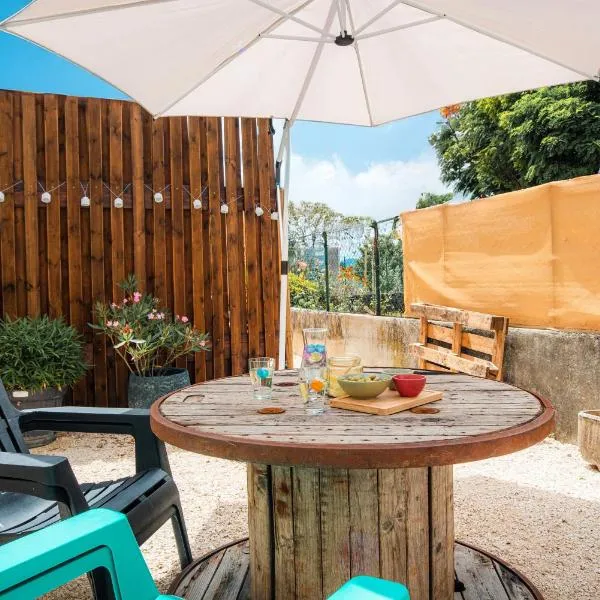 La Margotte Fibre Terrasse，位于瓦龙的酒店