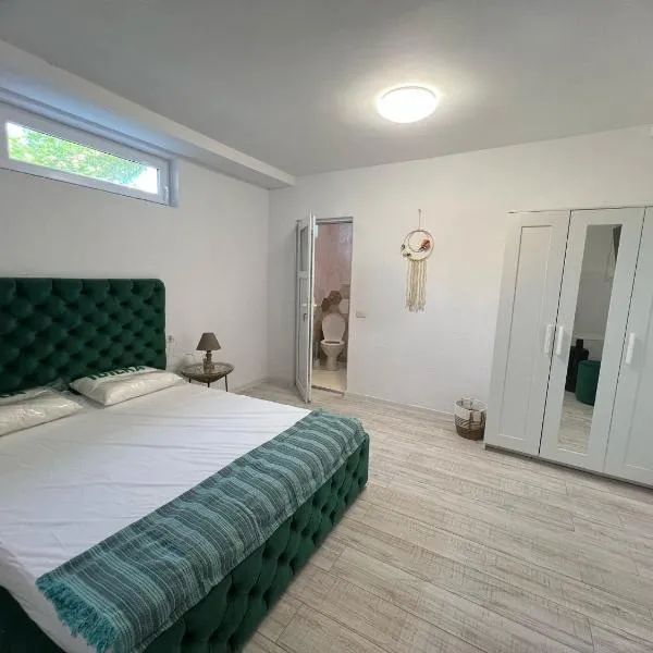 Pensiunea AVAL，位于多亚马伊的酒店