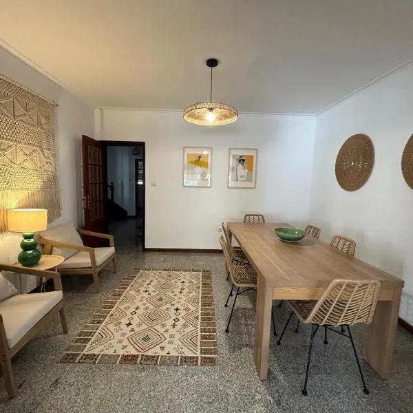 Casa Na Vila，位于阿吉亚尔小镇的酒店