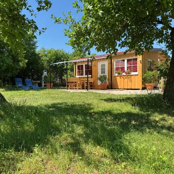 Holzhaus mit Trailer lasse die Seele baumeln，位于韦特林根的酒店