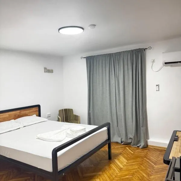 DreamPlace Airport & Therme 2，位于奥托佩尼的酒店