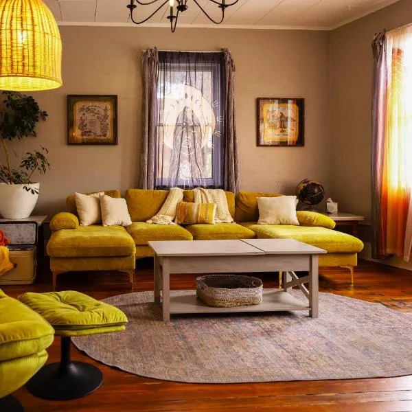Bisbee Home: Fantastic Views & Walkable Location!，位于比斯比的酒店