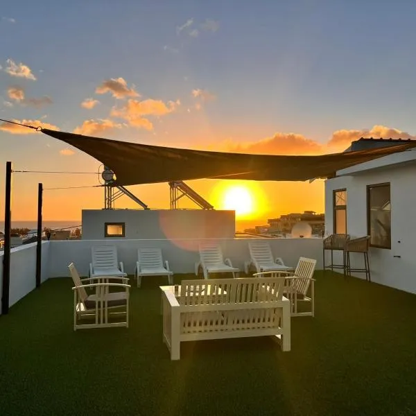 Amazing Sunset view rooftop.，位于弗利康弗拉克的酒店