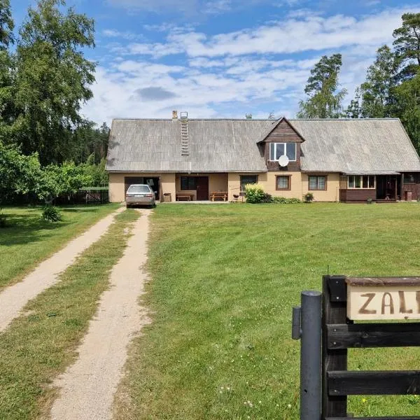 Pirmie Zaļmeži，位于尤卡尔内的酒店
