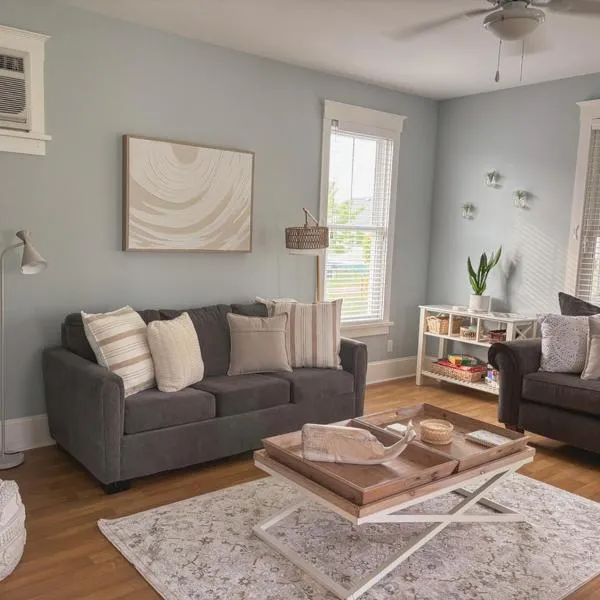 Magnolia Moon Cottage at East Lake Shores，位于Cherry Valley的酒店