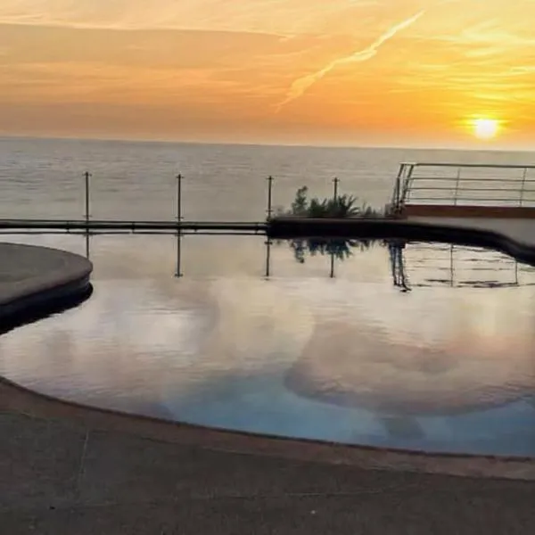 Suite frente al mar Atacames，位于阿塔卡梅斯的酒店