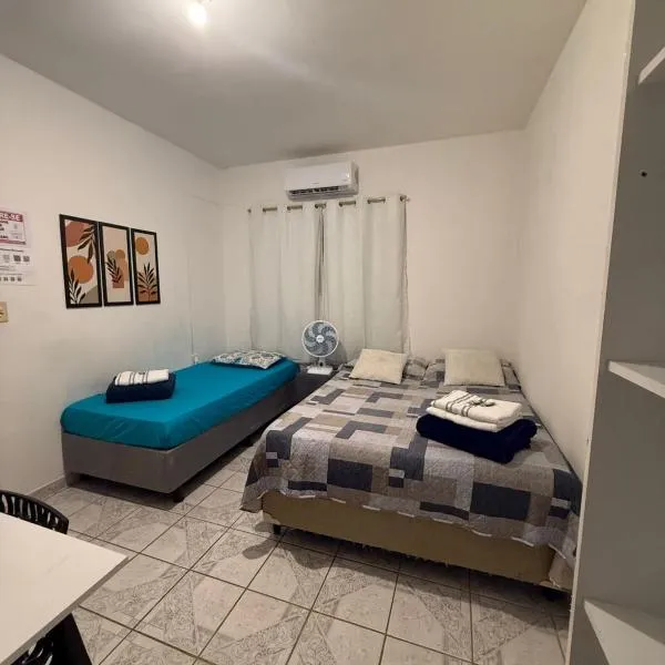 Cantinho Aconchegante - Quarto 08 AR-condicionado，位于Bayeux的酒店