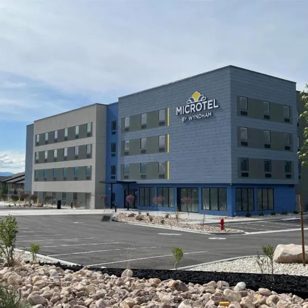 Microtel Inn & Suites by Wyndham Tooele，位于Tooele的酒店