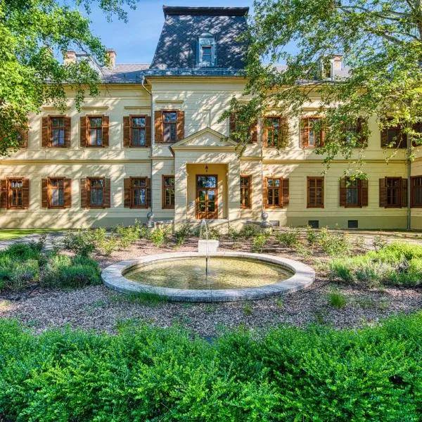 Főnix Wellness Resort，位于Csitár的酒店