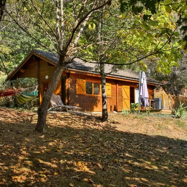 Les Chalets de la Gazonne，位于Sauveterre-de-Rouergue的酒店