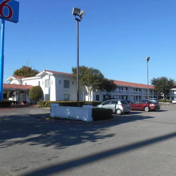 Motel 6-Garland, TX - Northeast Dallas，位于加兰的酒店