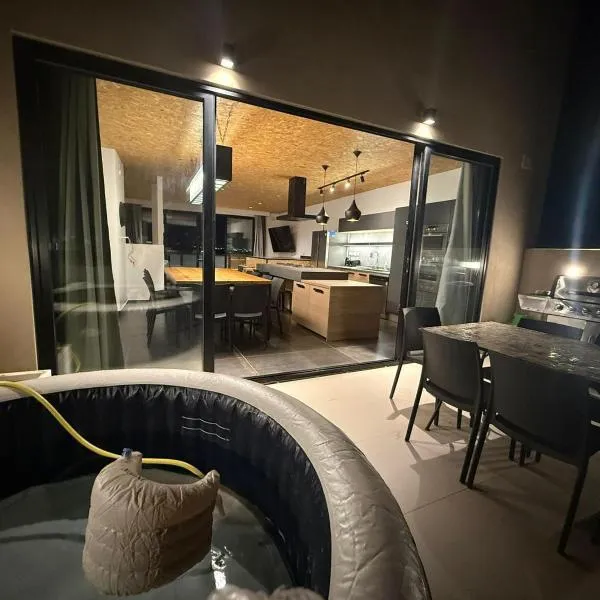 XL Sky Villa Seaview & Hot Tub BBQ，位于马尔萨斯卡拉的酒店