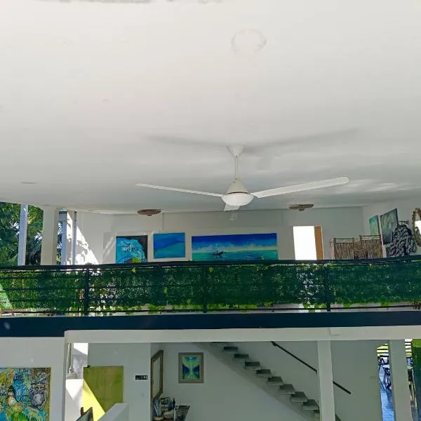 Skylodge B&B - Bali Jungle Retreat with Fine Dining & Eco Pool，位于Bukti的酒店
