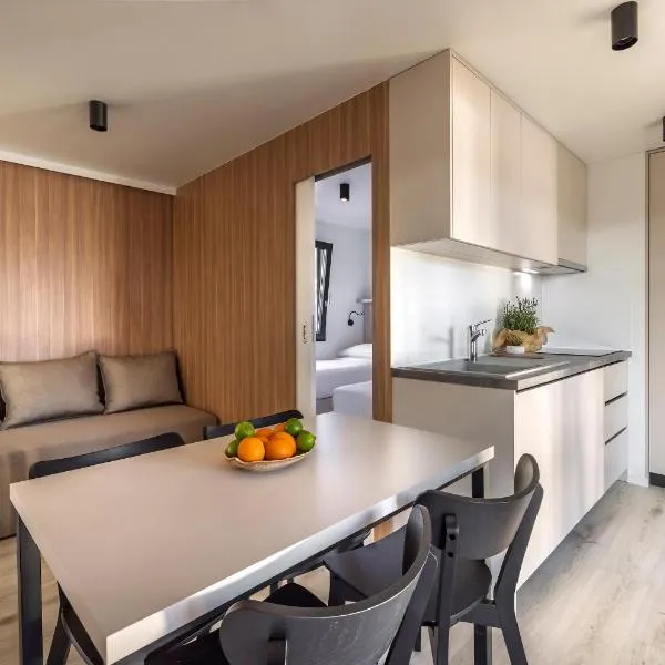 Maistra Camping Koversada Covered Mobile homes，位于弗尔萨尔的酒店