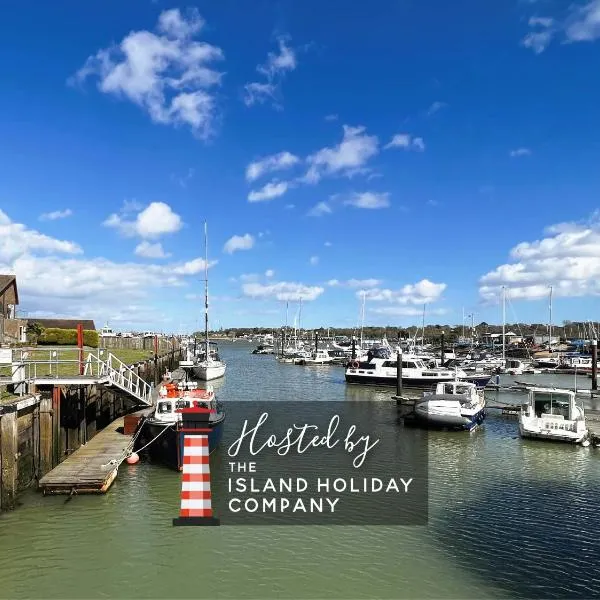 North Quay - Pet friendly Luxury Townhouse overlooking Bembridge Harbour，位于Saint Helens的酒店