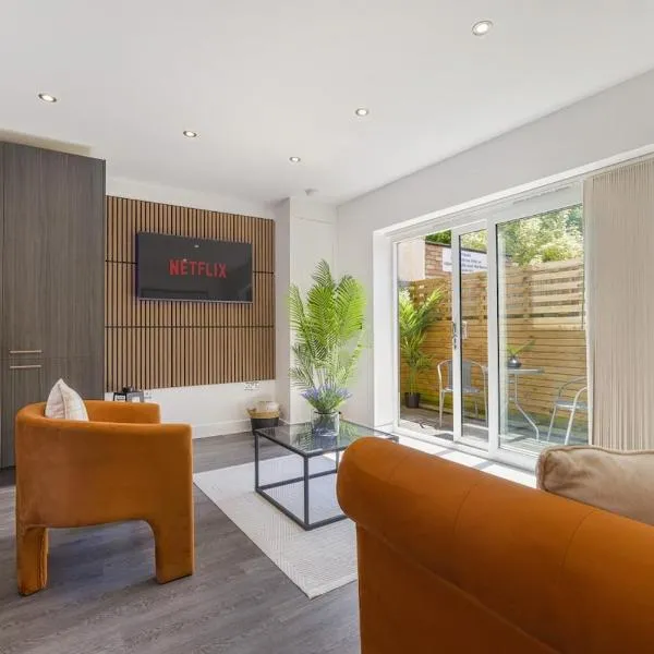 Spacious 3BR Hove Home - Sleeps 8 - Free Parking，位于布莱顿霍夫的酒店