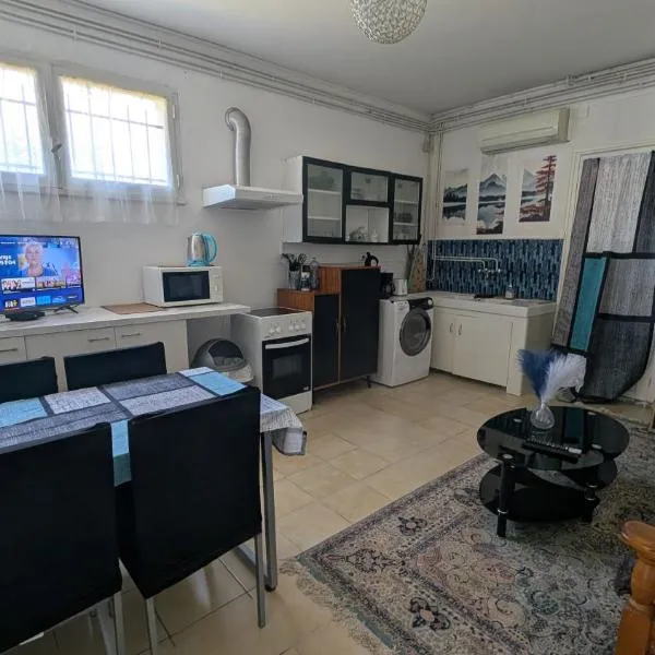 Appartement avec jardin centre village avec accès PMR，位于Le Fossat的酒店