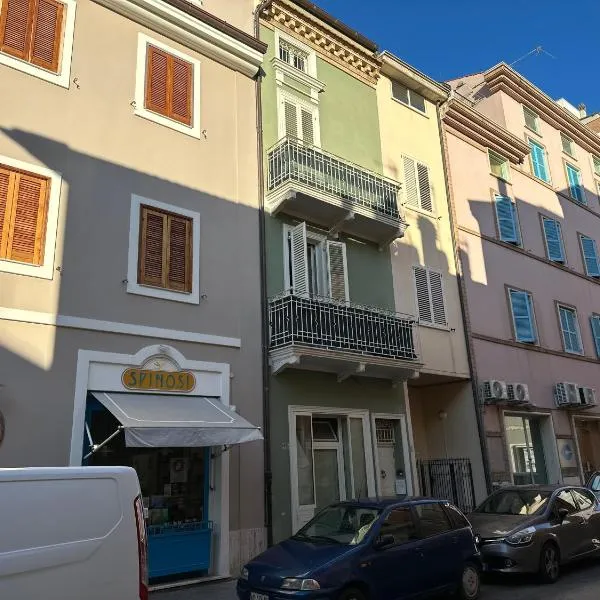 Shabby House -Casa indipendente su 3 Livelli nel cuore di San Benedetto del tronto，位于圣贝内代托-德尔特龙托的酒店
