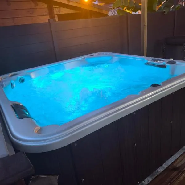 La sapinette avec jaccuzzi，位于La Bâthie的酒店