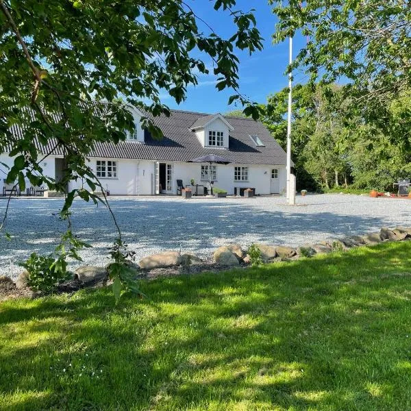 Stort Værelse på Landsted nær Løkken，位于洛肯的酒店