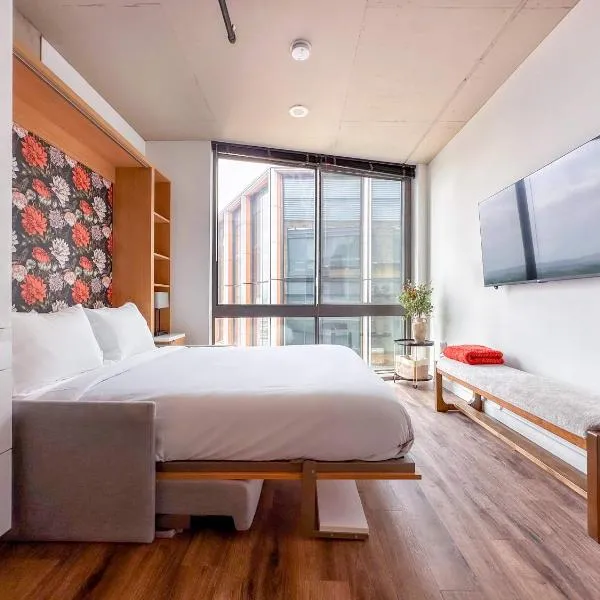 River & City View Suite - The Wharf DC by Monthier，位于华盛顿的酒店