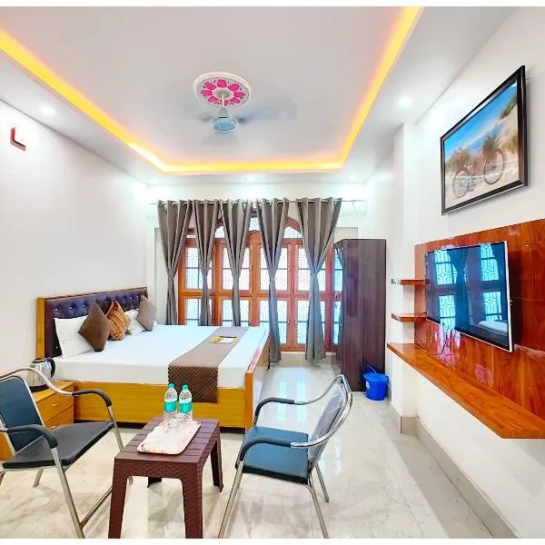 Hotel "Mateshwari Palace" Near Ramjanam Bhoomi - Temple - Fully Air Conditioned Hotel With Free Parking Free Wifi & Excellent Room Service - Best Hotel In Ayodhya，位于Ayodhya的酒店