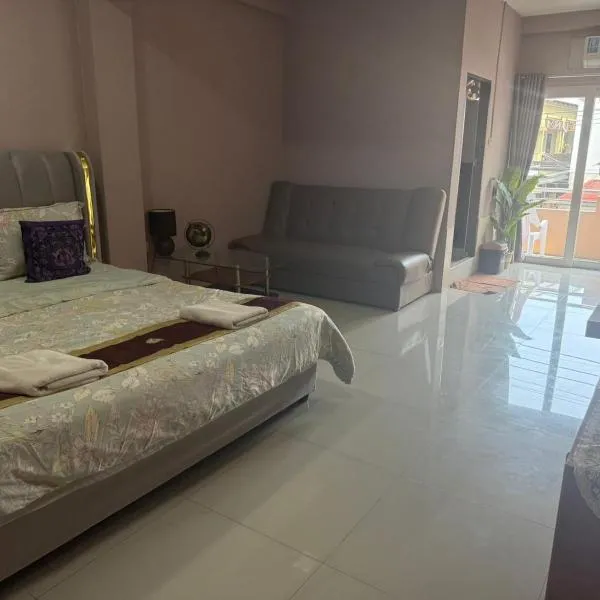Hug me guesthouse，位于芭堤雅市中心的酒店