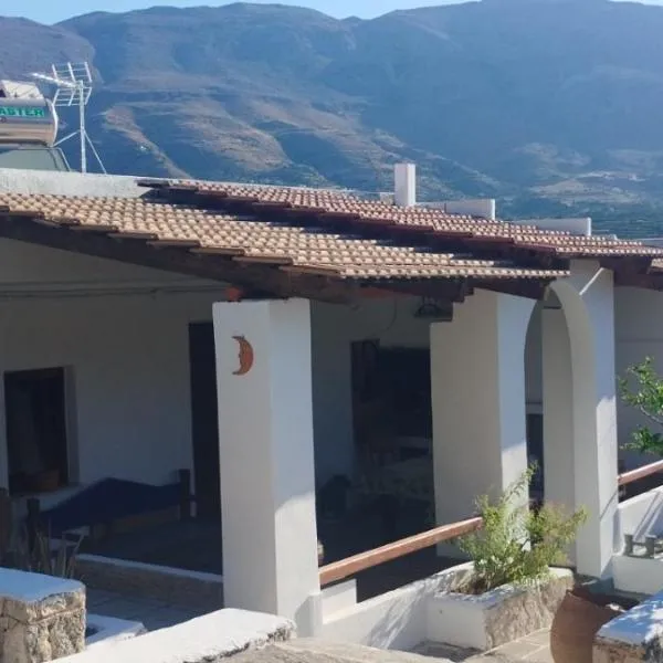 Agrikia House fully renovated peaceful 1km from Plakias beach，位于普拉基亚斯的酒店