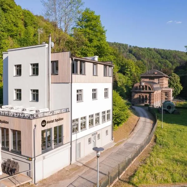 Hotel Spálov，位于塞米利的酒店